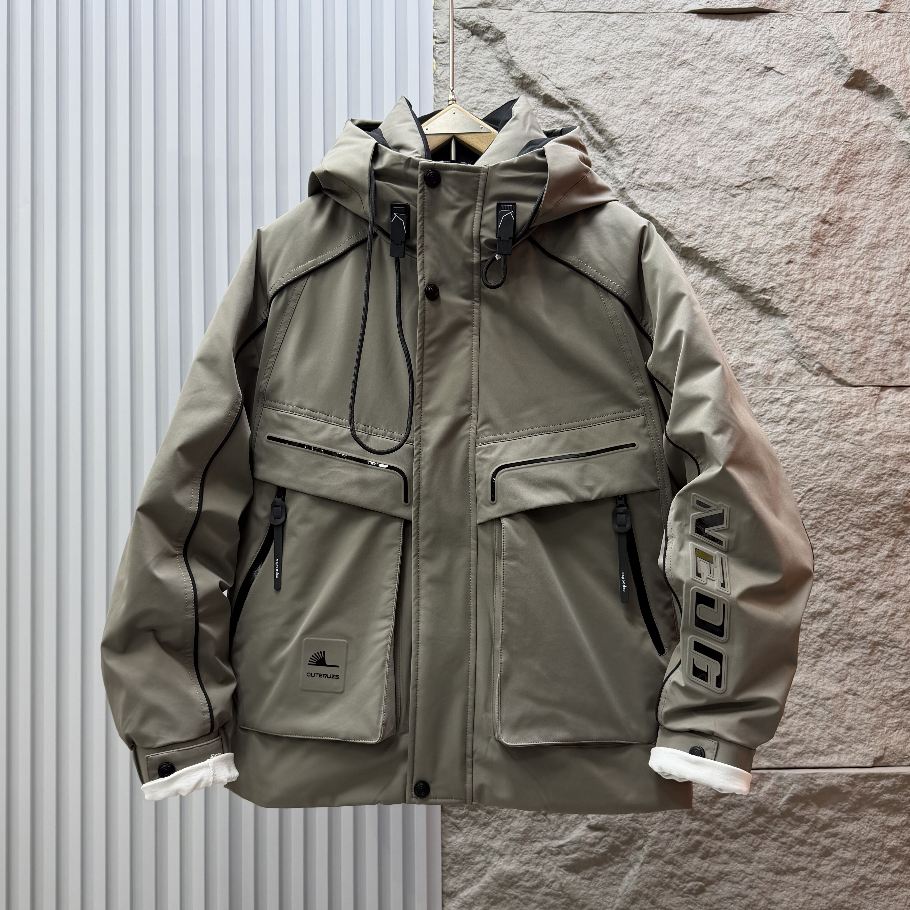 冬季新款连帽羽绒服冲锋衣