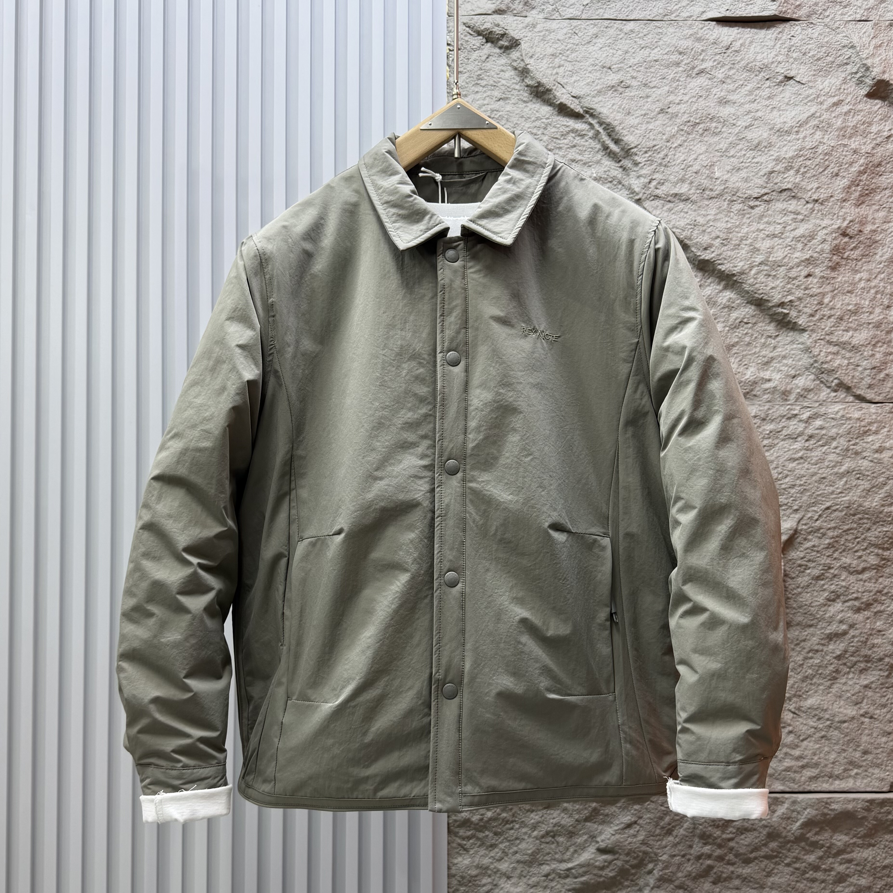 冬季新款轻薄羽绒服翻领纽扣复古纯色男士白鸭绒外套潮流休闲夹克