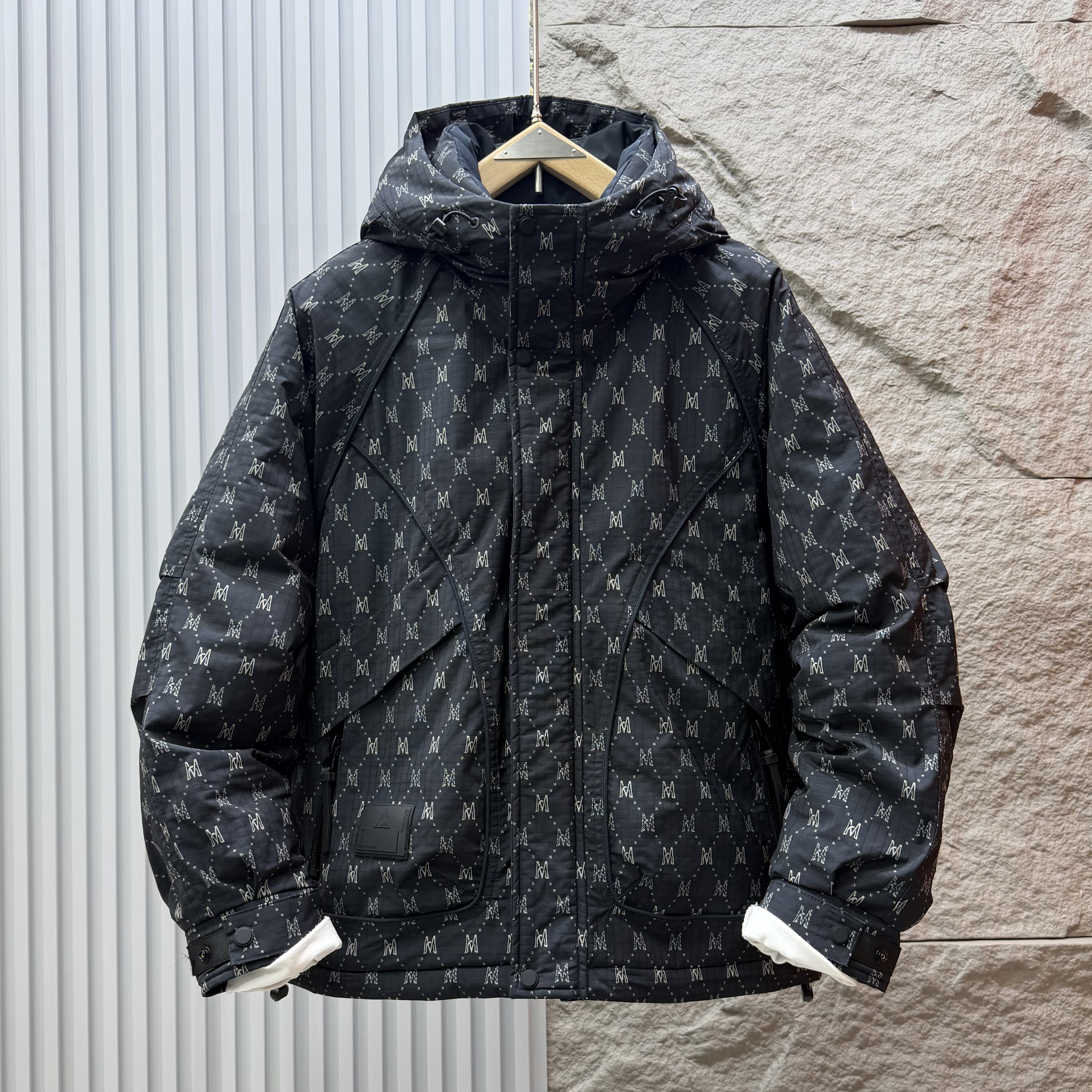 冬季印花连帽羽绒服男士字母拼接