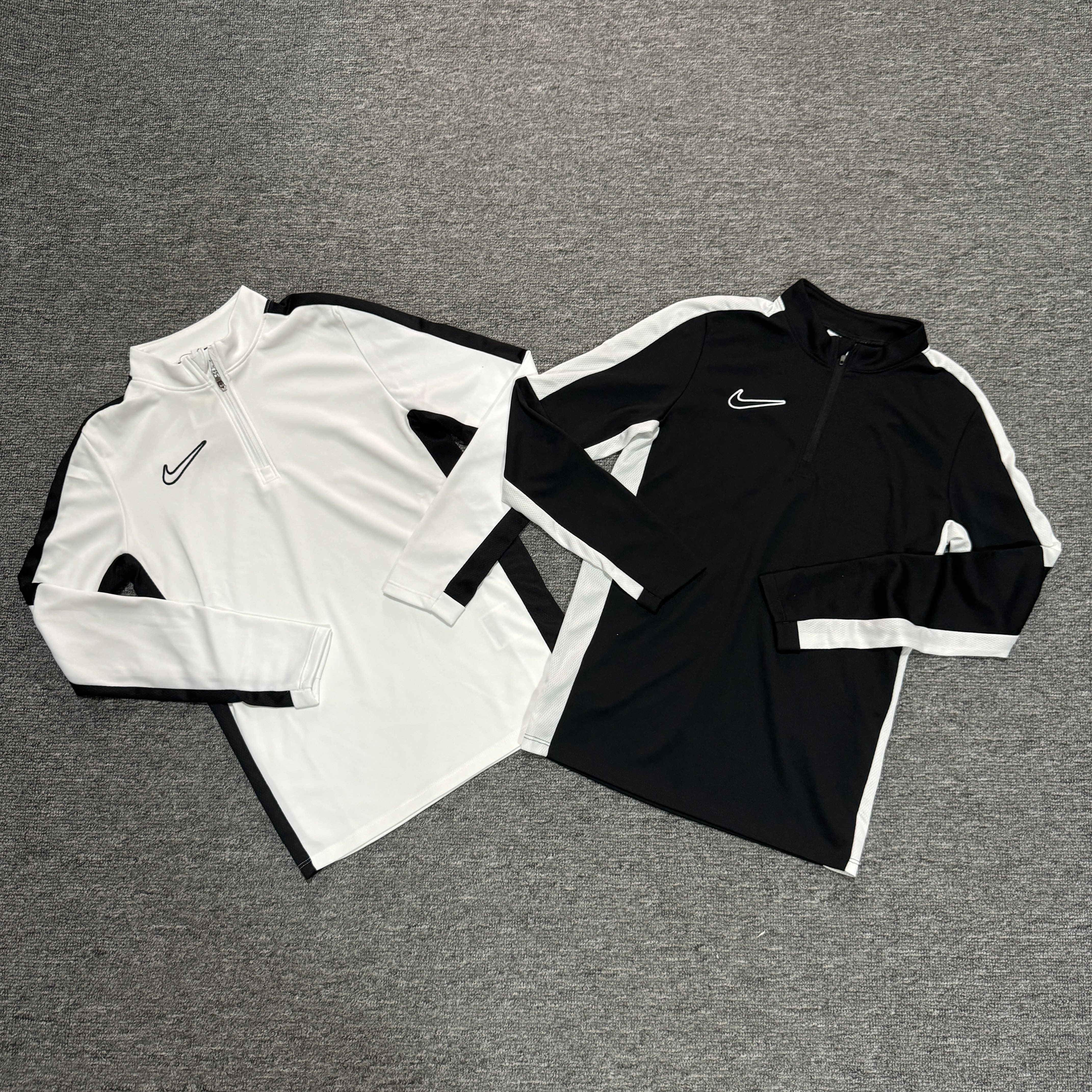 NIKE/耐克Dri-FIT 大童刺绣立领半拉链速干足球训练上衣 DX5470