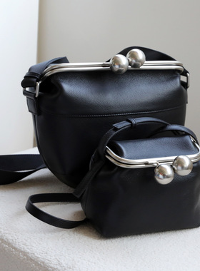 个性设计黑色头层牛皮金属圆球口金包单肩斜挎真皮夹子包女