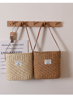 韩国ins方形单肩草编包新款简约腋下编织包度假风沙滩包百搭女包