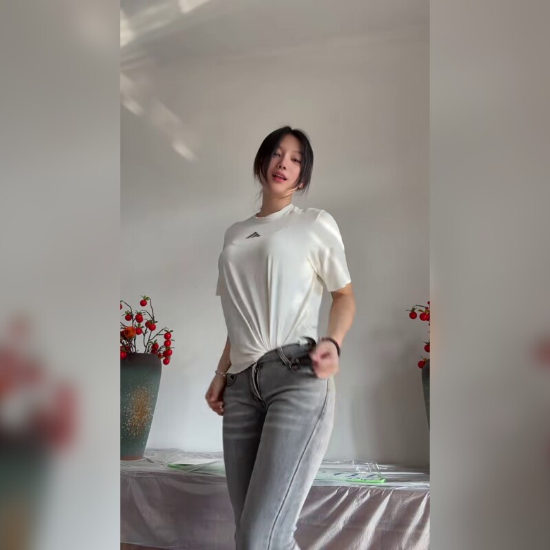 时尚低腰修身铅笔牛仔裤百搭