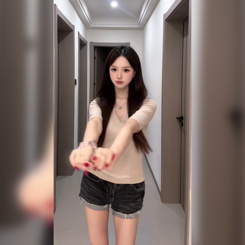 时尚百搭低腰牛仔裤短裤常规版型展现休闲随性风格舒适好穿