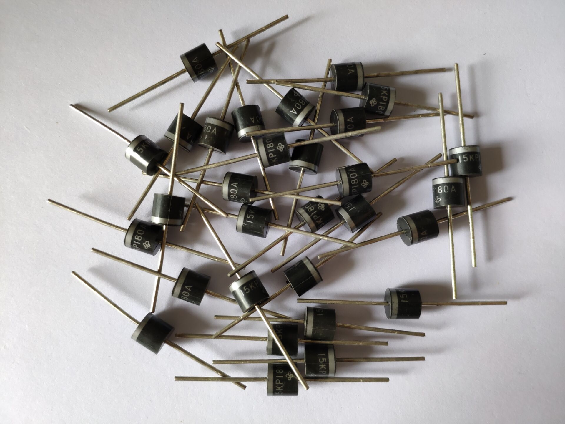 TVS二极管 15KP180A 15KP180CA 180V 15000W P600