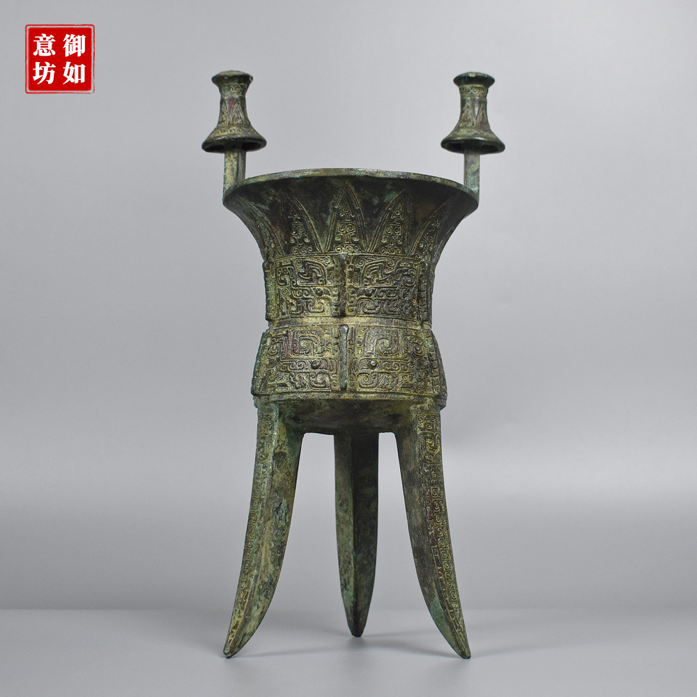 青铜器兽面纹三足斝仿古爵杯酒器酒樽纯铜摆件工艺品装饰影视道具