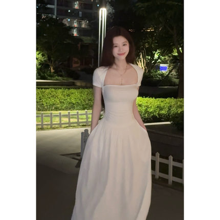 喵喵 法式纯欲风2026新款裙子方领收腰显瘦短袖连衣裙女夏季