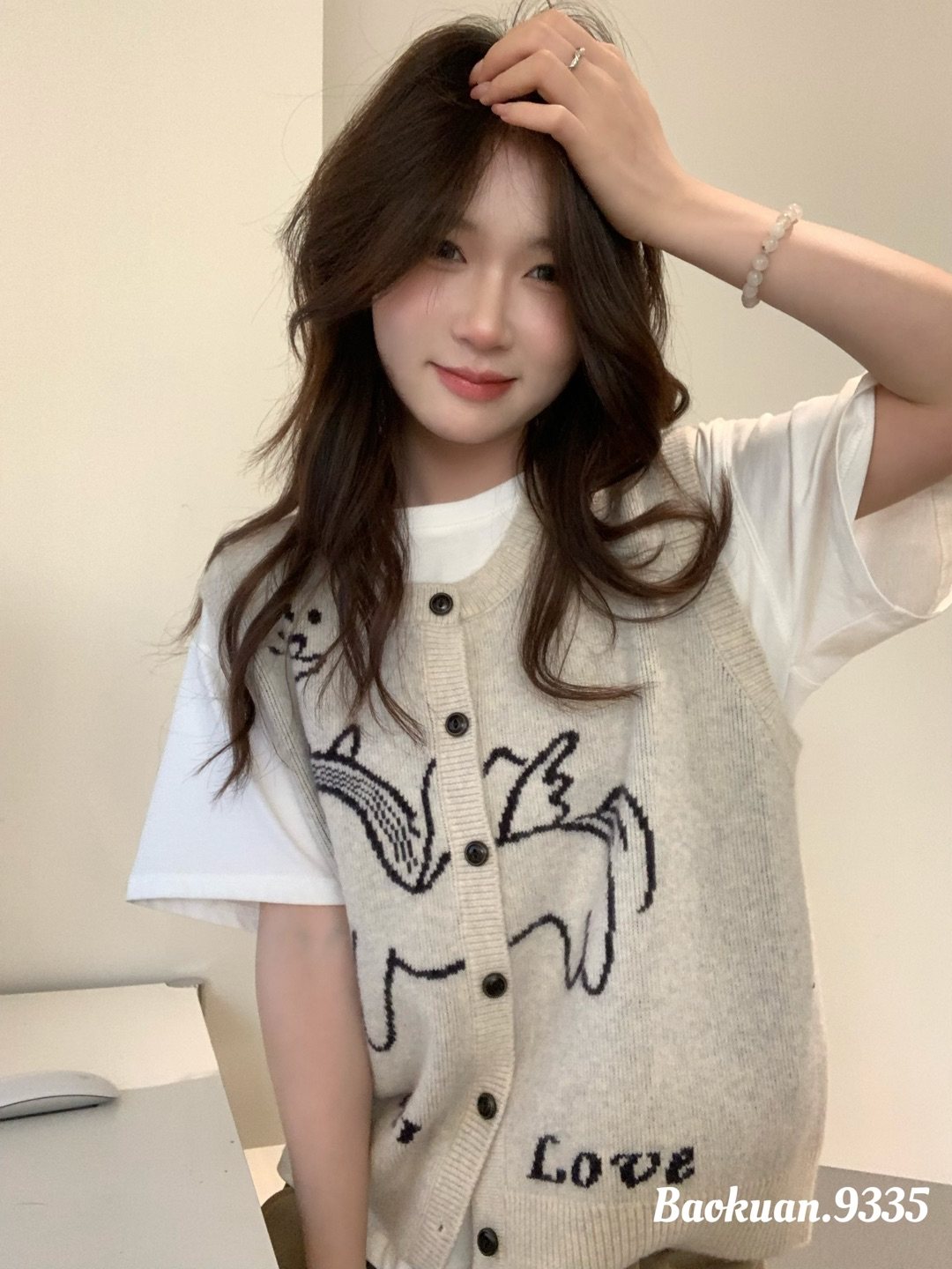 卡通小马印花圆领开扣针织马甲2026春款显瘦叠穿韩系百搭马夹背心,女装/女士精品,毛针织衫,淘宝优惠券,粉丝福利购,淘宝优惠卷