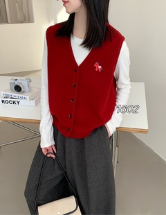 撞色小马刺绣V领排扣毛衣马夹秋冬新款韩系减龄时尚百搭马甲背心