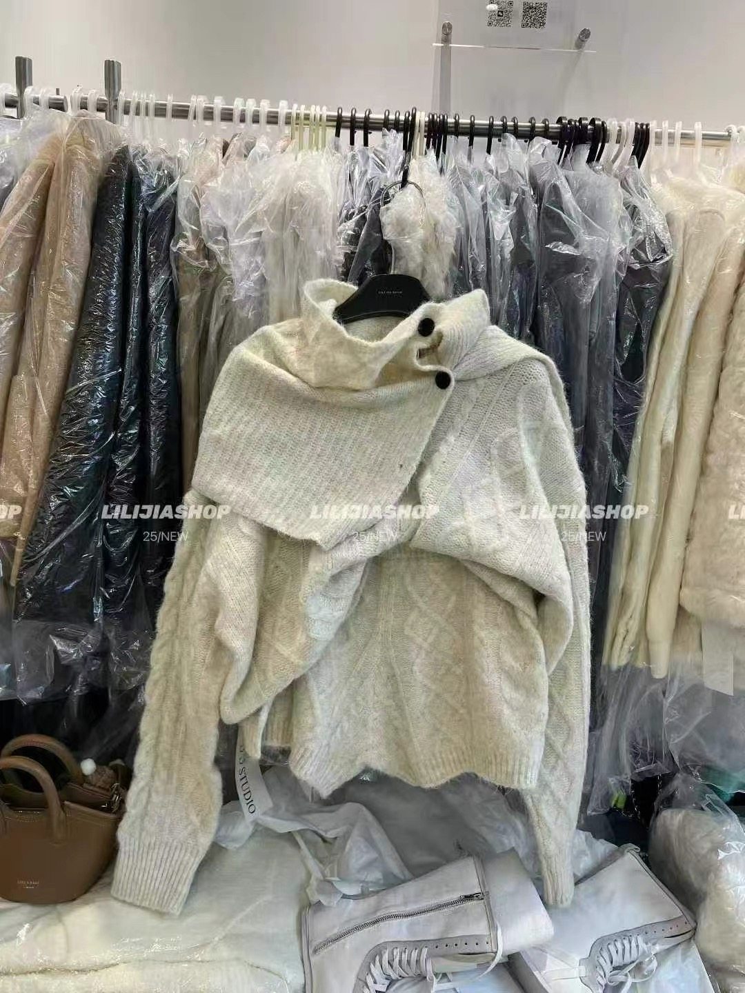 2025秋冬韩版时尚百搭宽松围脖针织毛衣+短裤三件套套装