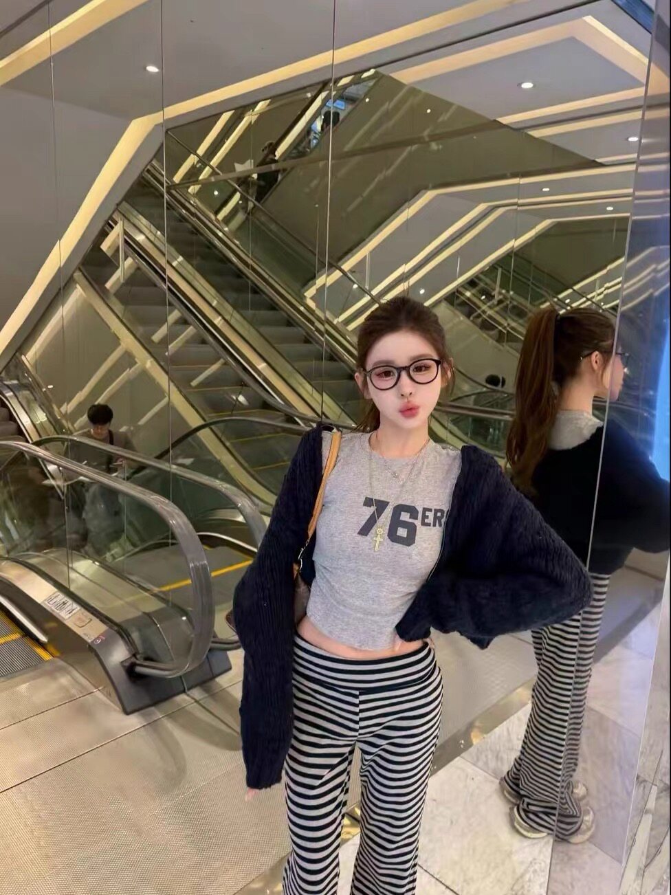 韩国东大门2026秋新款藏蓝色颗粒感仿手打毛衣开衫外套女