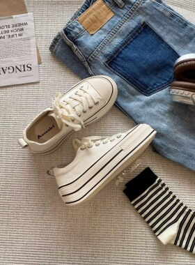 2026年春夏款休闲基础款厚底增高系带白色帆布鞋百搭女