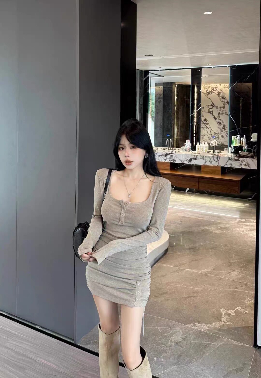 正版2026秋辣妹显瘦U领长袖T恤连衣裙女褶皱收腰包臀短裙