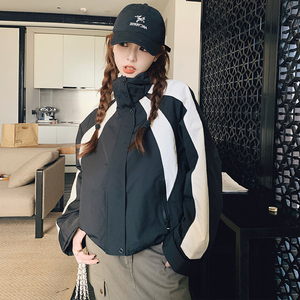 美式拼接冲锋衣短款外套女春季2025新款设计感小个子休闲连帽上衣图片