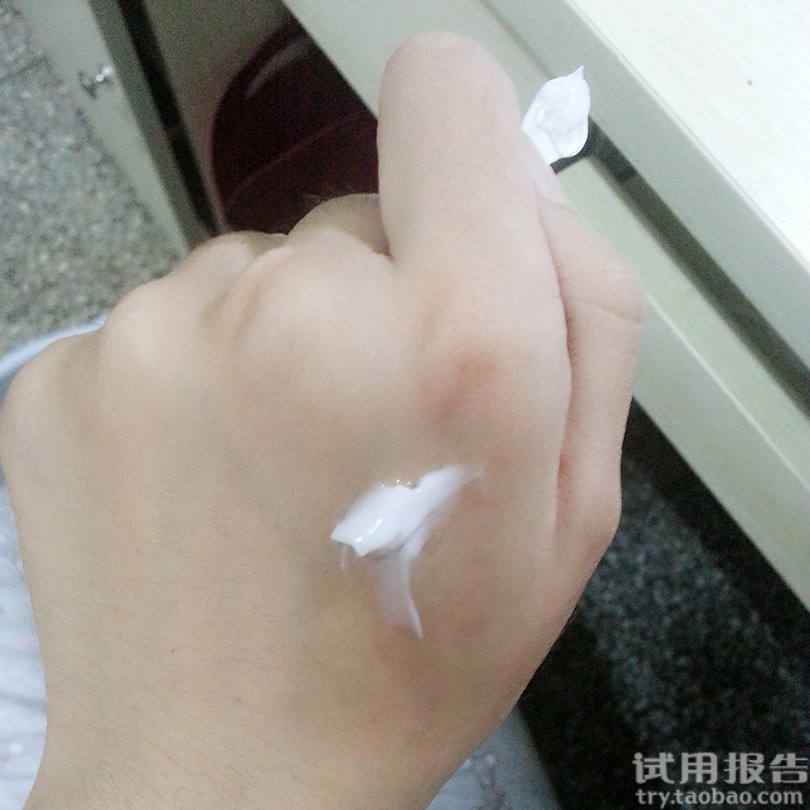 相宜本草四倍多萃润泽精华霜