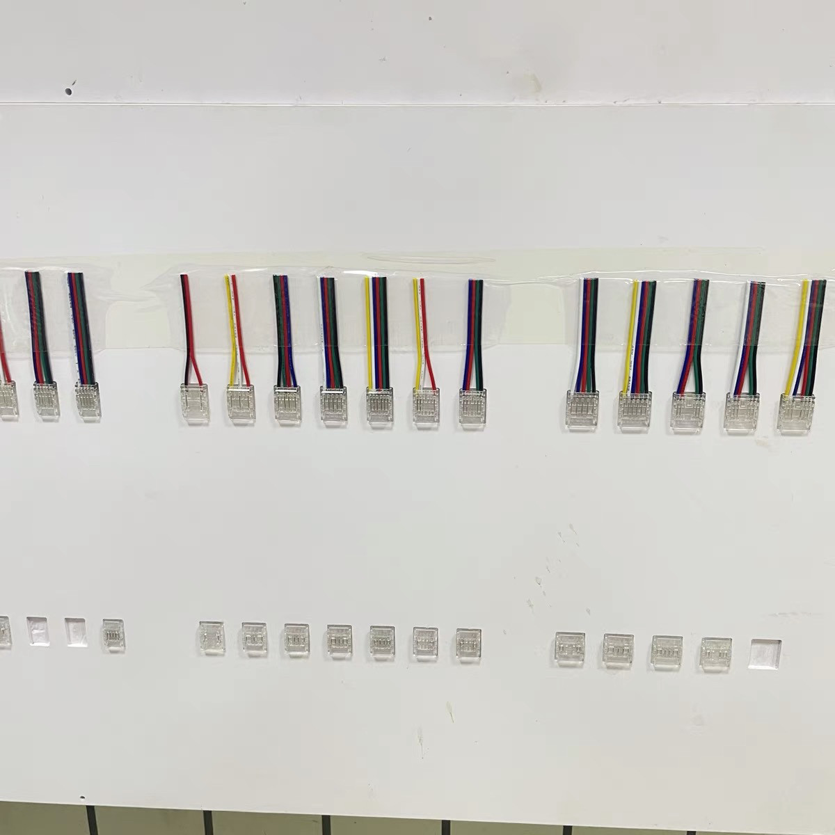led灯带免焊接头卡扣连接线2835贴片连接器配件焊线转接插头