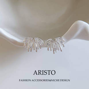 精巧银叶立体锆石耳钉小众设计感精致耳环气质通勤精致百搭耳饰