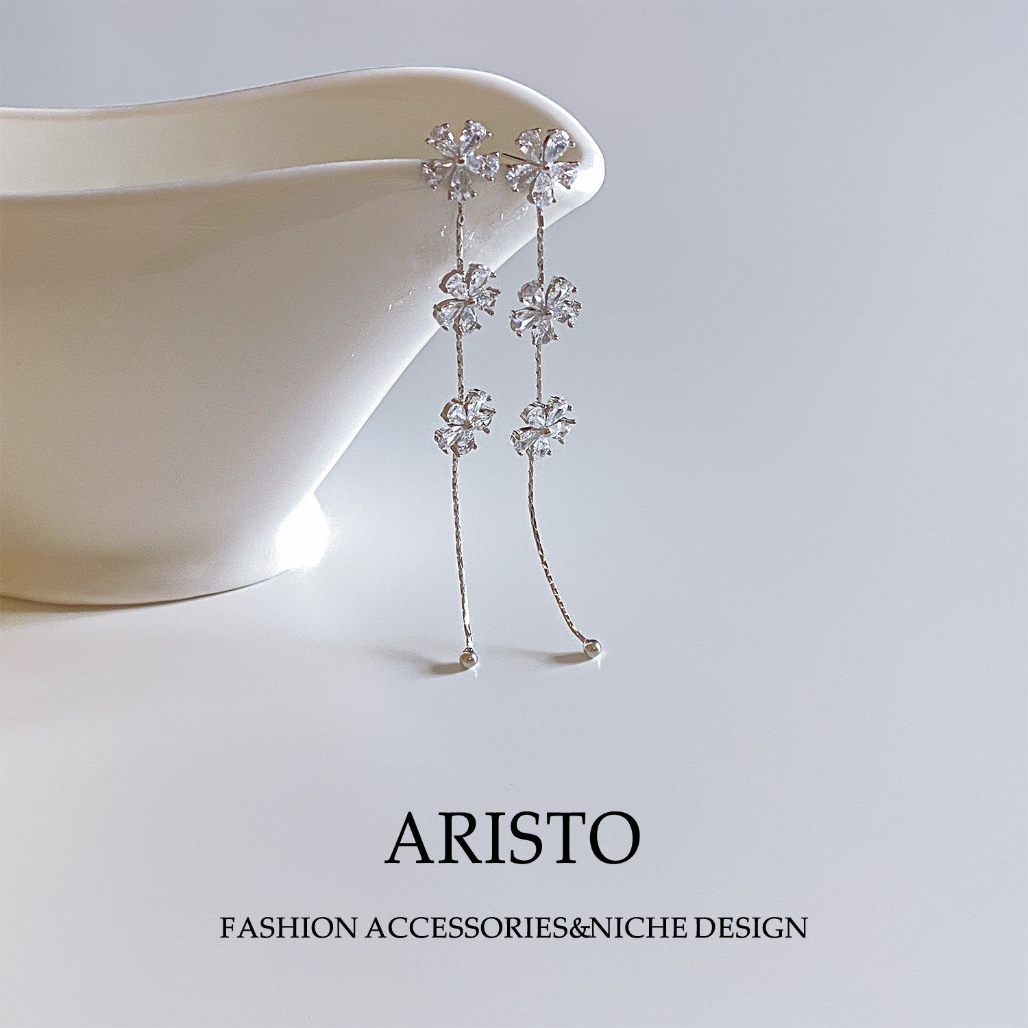 日韩风闪耀水钻花朵长款耳挂女韩版气质轻奢耳钉小众设计百搭耳饰