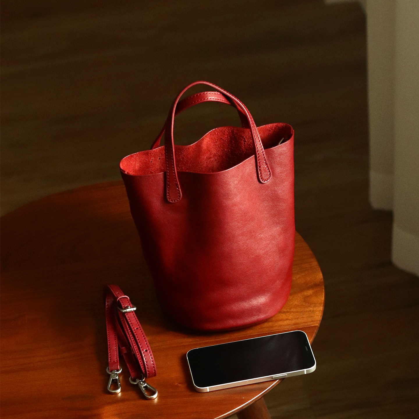 peshawar | 复古红色真皮水桶包女式头层牛皮高级感小个子手拎包,箱包皮具/热销女包/男包,托特包,淘宝优惠券,粉丝福利购,淘宝优惠卷