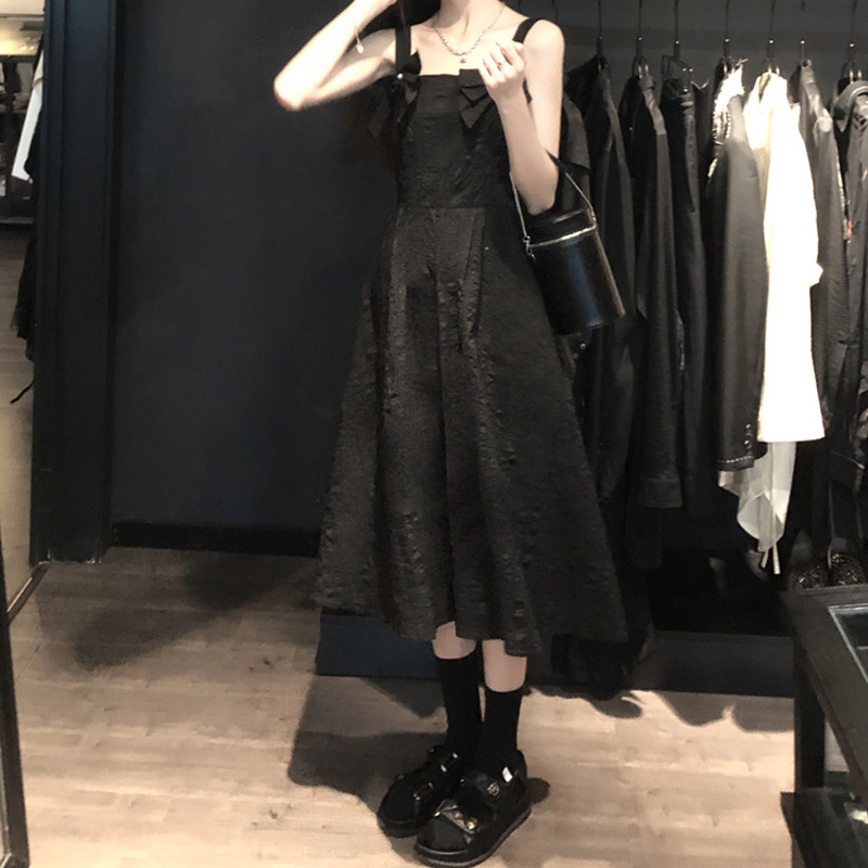 纯欲风暗黑连衣裙女夏装复古法式冷淡风吊带裙小众中长辣妹小黑裙
