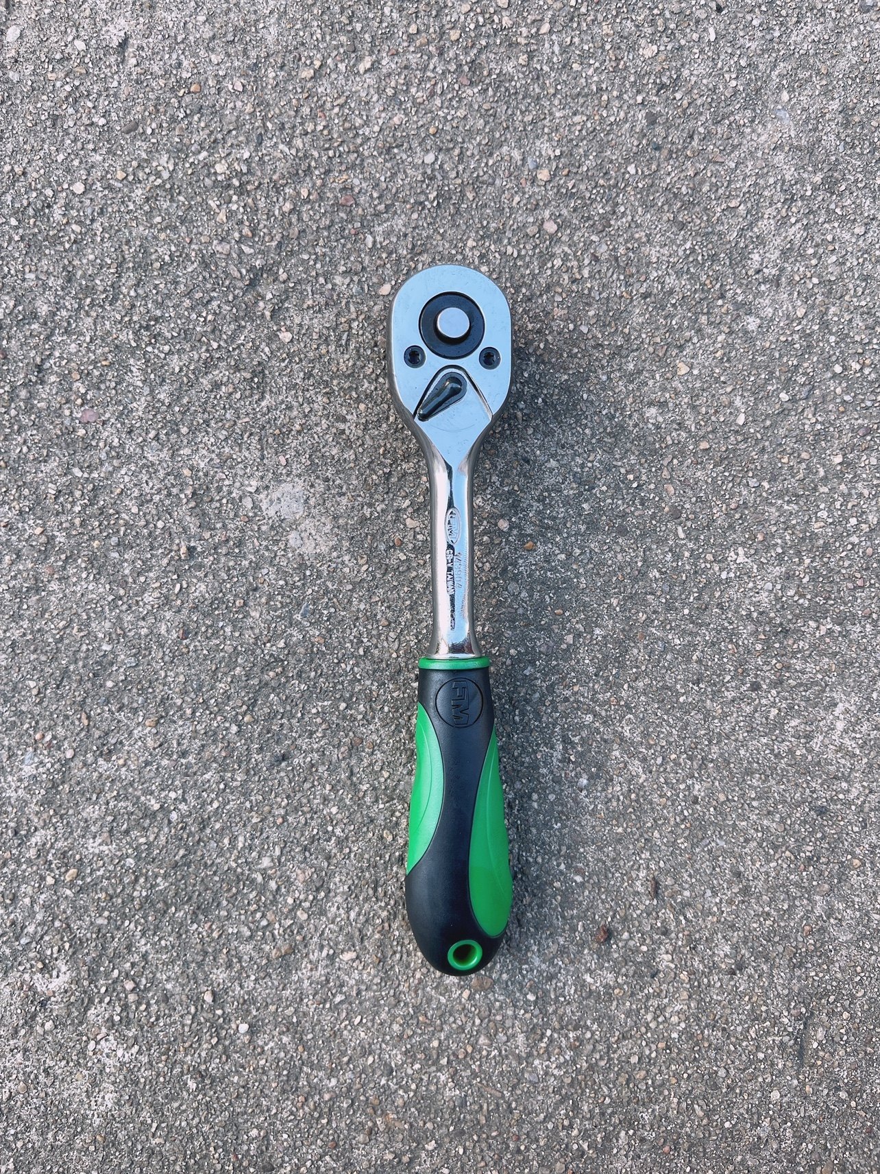 小飞快速扳手45齿设计台湾制造1/4棘轮扳手套筒套头飞扳tpr双色柄