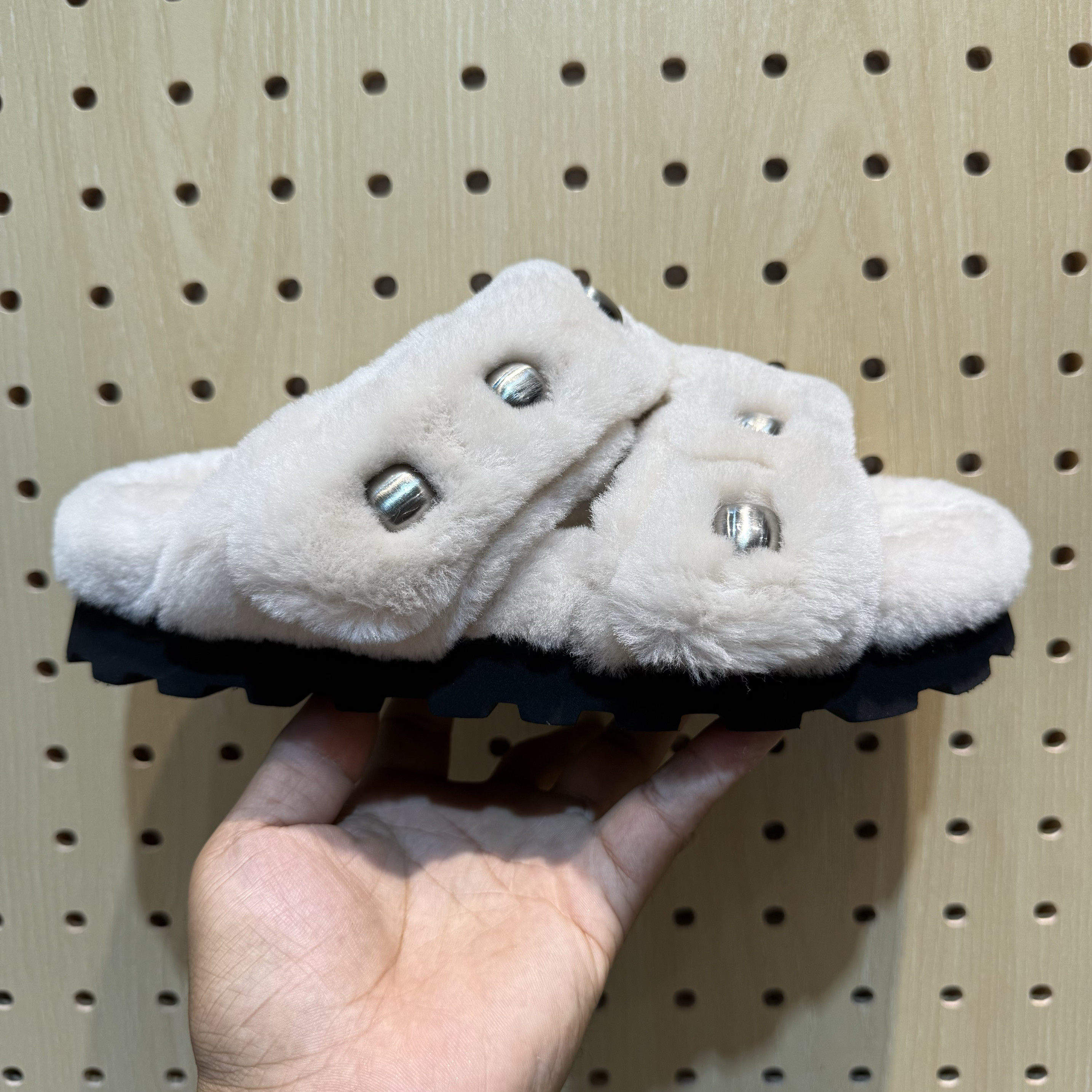 欧洲站女2025秋季新款羊羔毛铆钉魔术贴厚底露趾一字拖保暖毛毛鞋,女鞋,毛毛鞋,淘宝优惠券,粉丝福利购,淘宝优惠卷