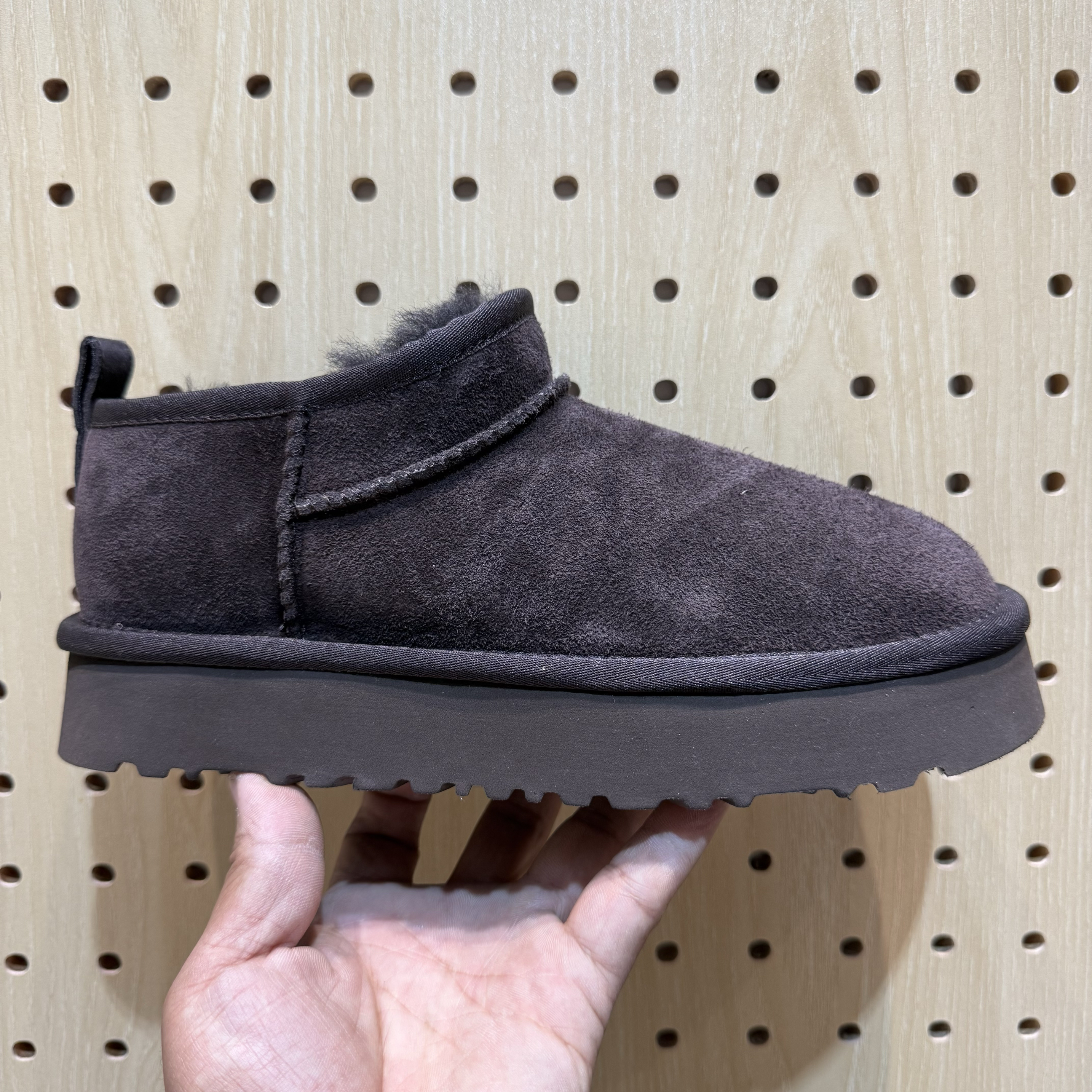 欧洲站女靴2025冬新款欧货真皮羊毛加绒保暖雪地靴一脚蹬大棉短靴