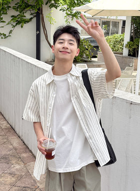 白色条纹衬衫短袖男生2025新款夏季百搭宽松休闲衬衣上衣外套