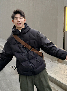 黑色轻薄连帽羽绒服男款冬季2025新款加厚高充绒量面包服外套男潮