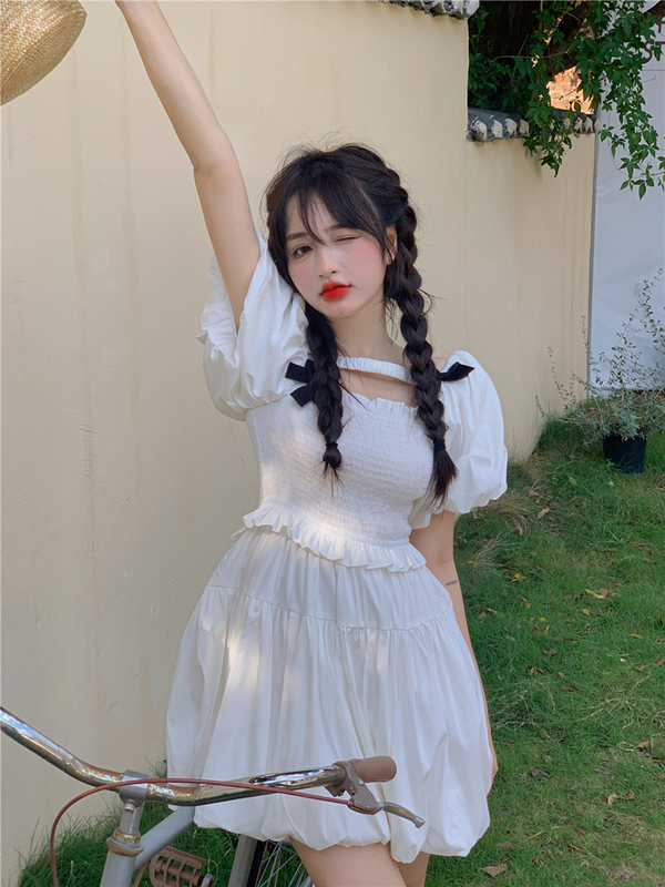 French court girl's feeling in real shot