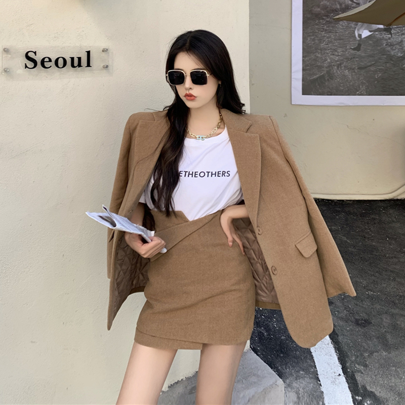 Real shot of Korean retro Miss woolen suit coat + high waist and thin buttock skirt