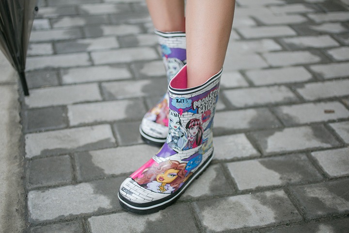 时尚女士雨靴彩色精灵涂鸦夏季雨鞋女式中筒水鞋四季可穿