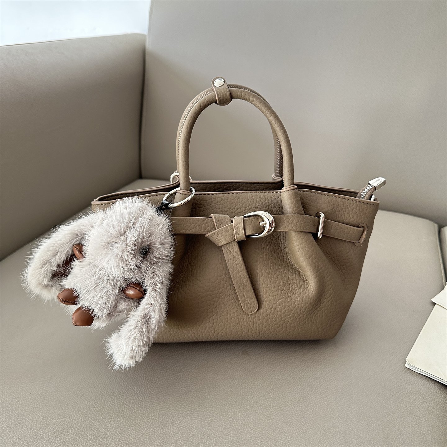 MEATEA美缇软皮托特包女2025新款百搭手提包皮带扣斜挎包枕头包包