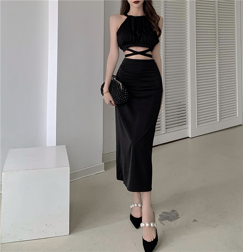 A two-piece set of sleeveless strapped Vest Top + high waist skirt