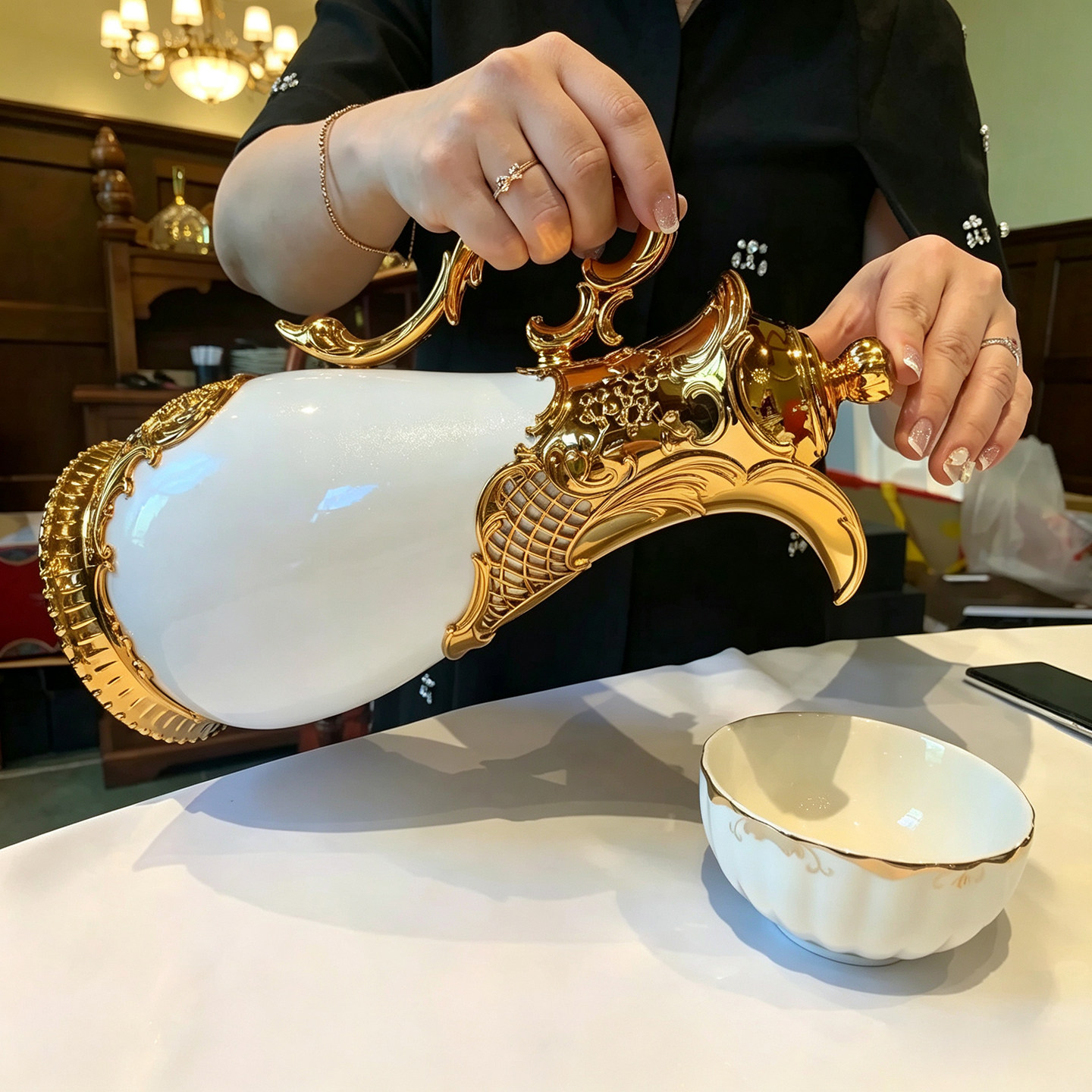 中东风格阿拉伯保温壶家用热水壶保温瓶玻璃胆暖壶金色大容量茶壶