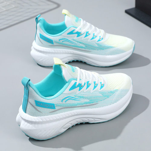 sneakerswomencausal
