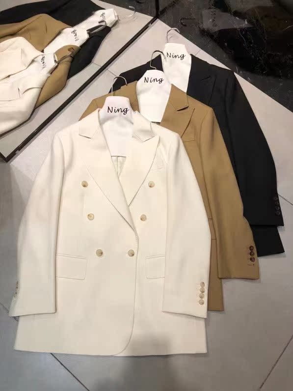 宽松版型百搭款长袖纽扣纯色外套