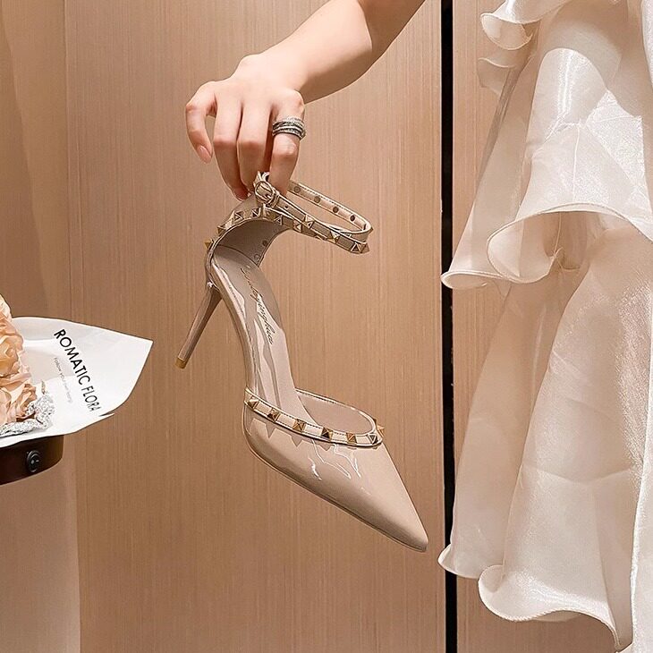铆钉高跟鞋女细跟2025年新款裸色真皮中空尖头一字扣带包头凉鞋女