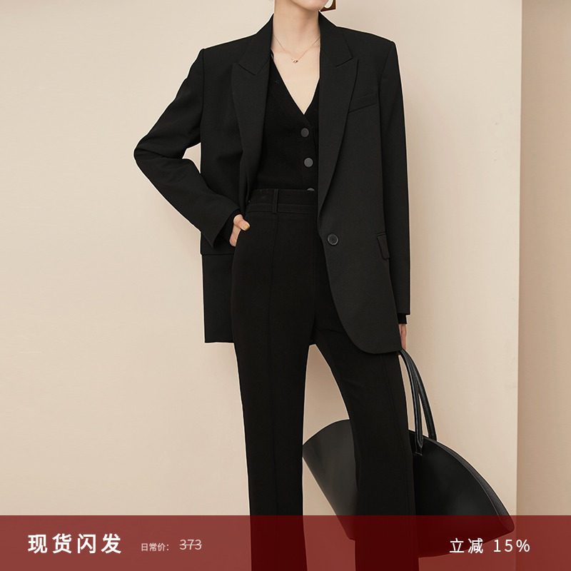 衣橱里不可少高挑显瘦喇叭裤