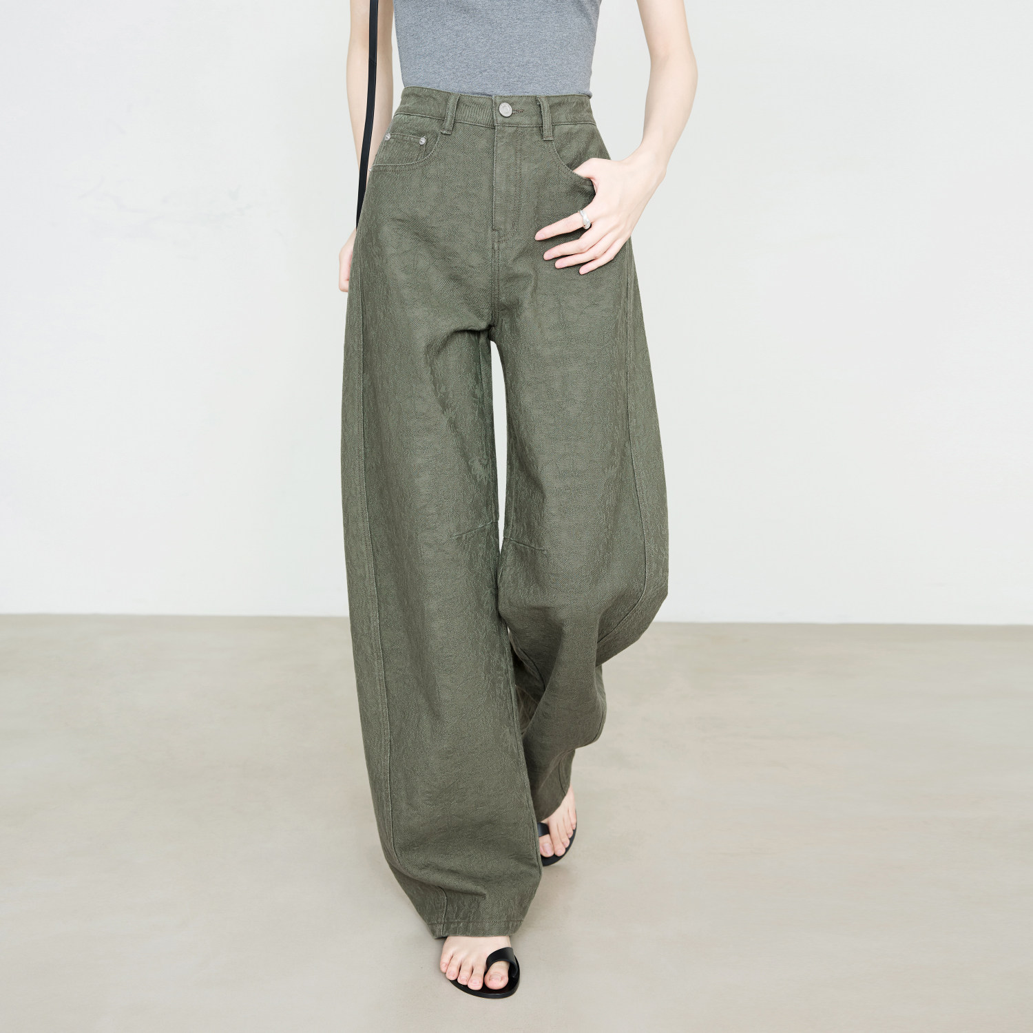 夏莫卡复古橄榄绿浮雕提花牛仔裤女春新品肌理全棉弯刀阔腿裤7975