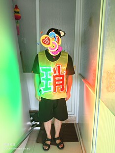 王肖 灯牌 马甲款  自备8节5号电池，定制款下单不退换无限期保修