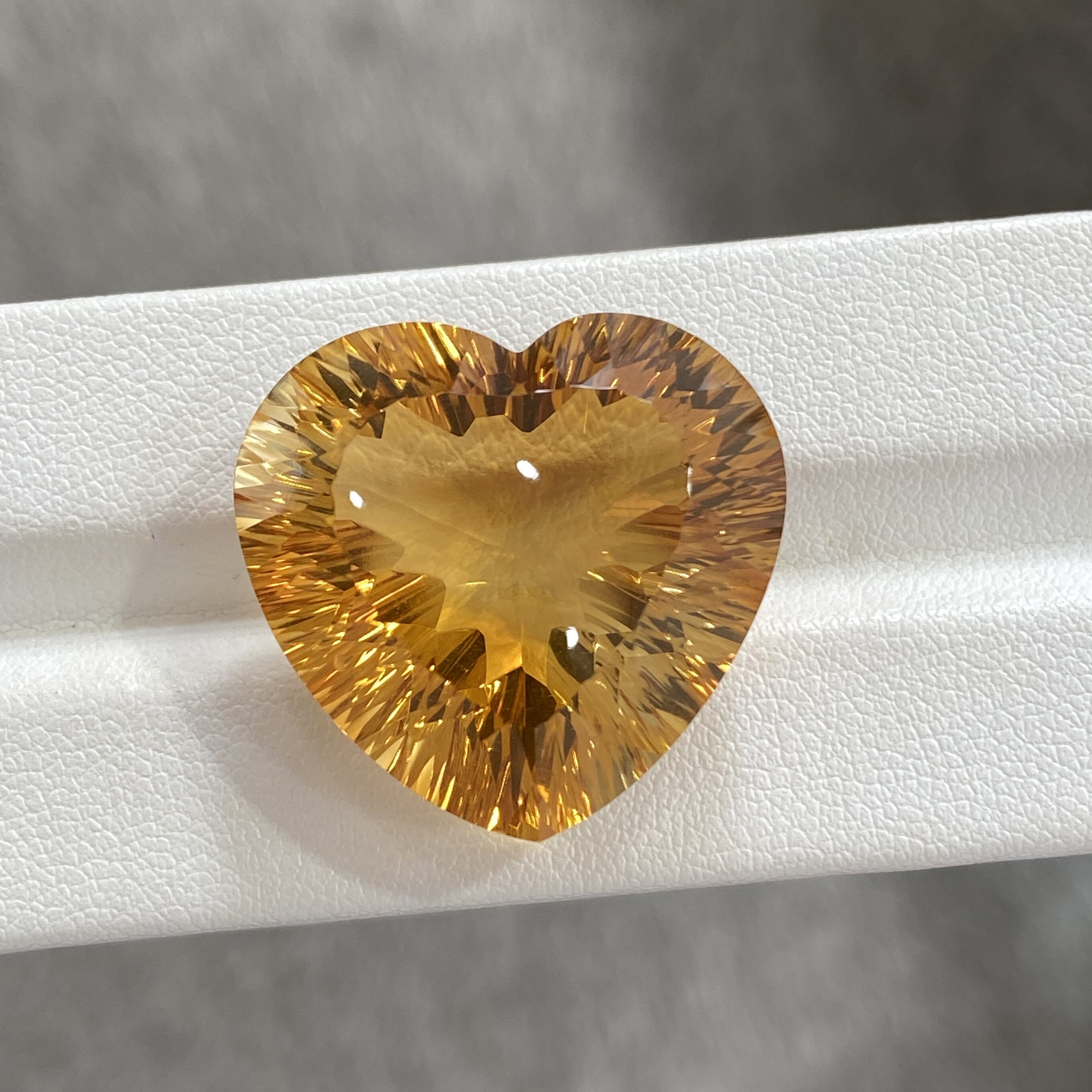 天然巴西黄水晶爱心裸石可镶嵌吊坠全净体精美切工