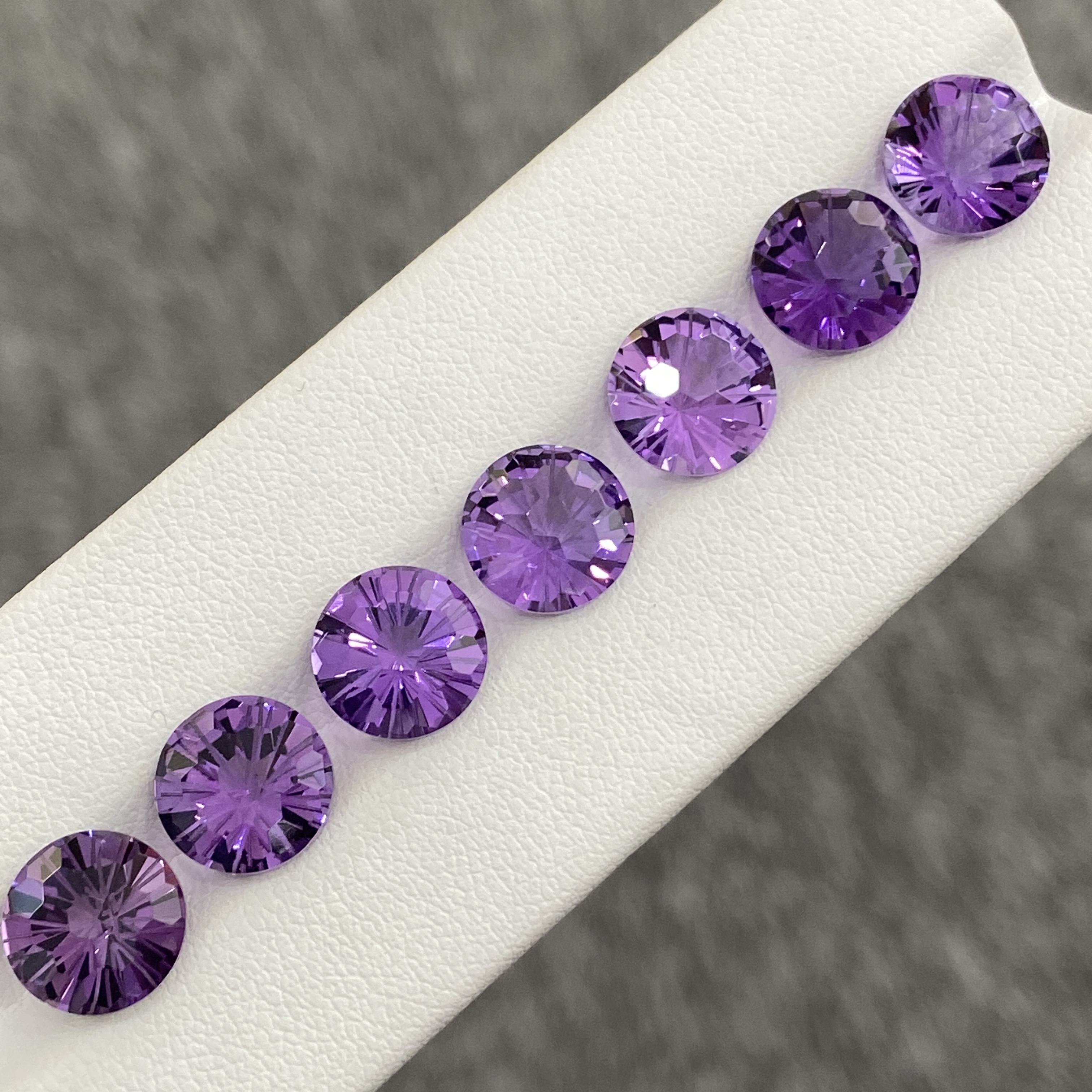 天然紫水晶戒指全净体精切紫晶圆形戒面钻石切割