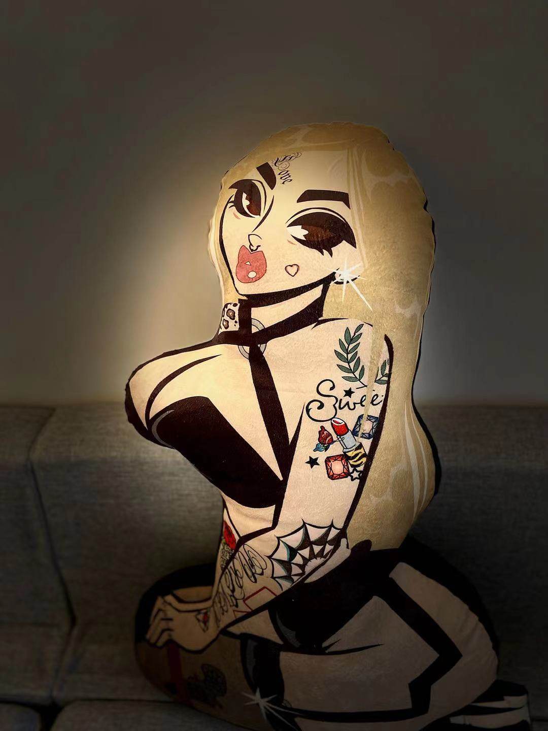 新款抱枕女人异形靠垫纹身复古OLDSCHOOL摆拍道具生日个