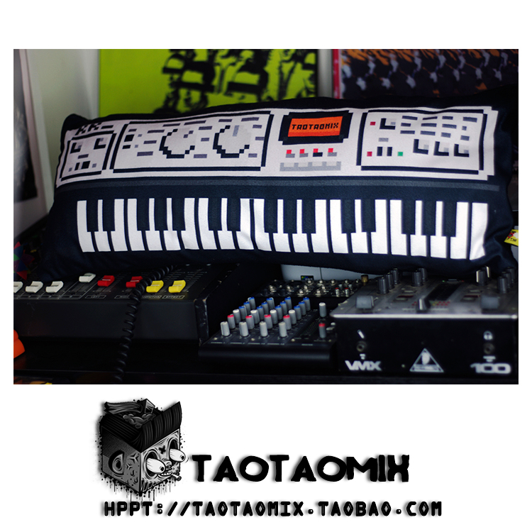 原创黑白键时尚音乐靠垫生日礼物