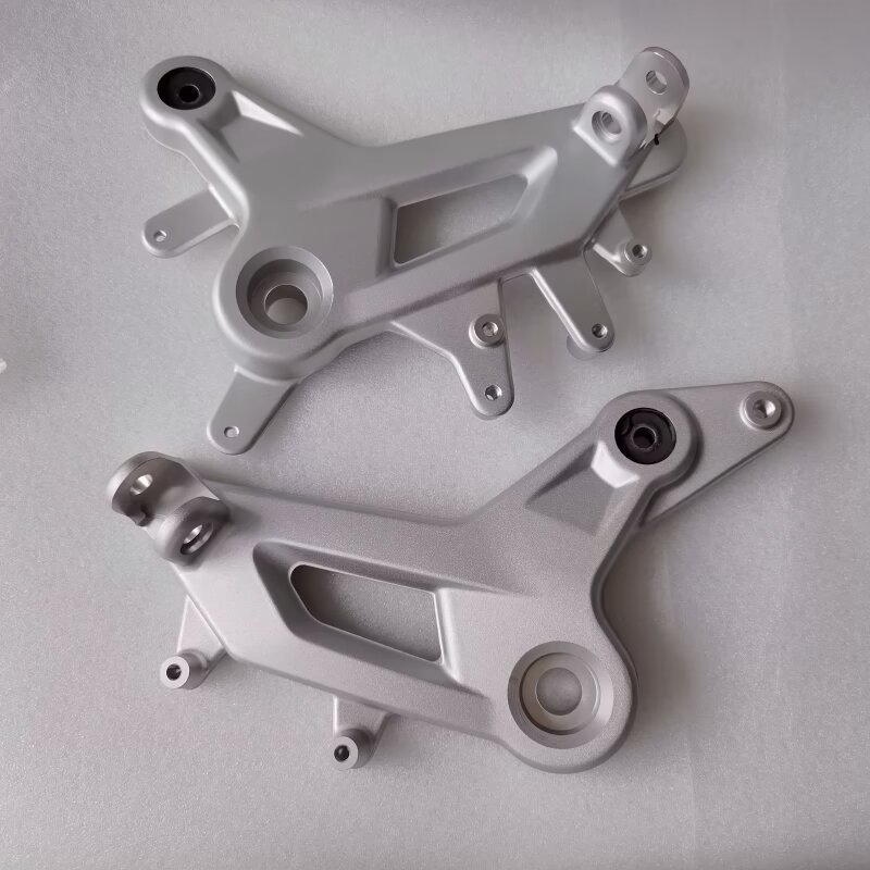 春风450SR前脚踏支架搁脚架