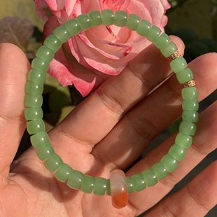 和田玉俄罗斯老料乌兰海碧玉苹果绿卡6直切单圈