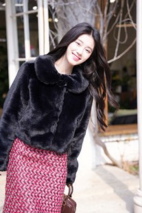 25秋冬黑色环保毛皮草外套酒红编织粗花呢A摆半裙时尚 GUO JINGYI