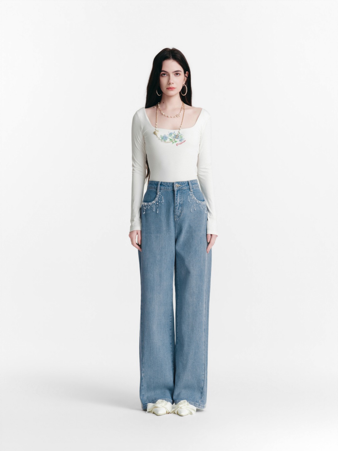 DIANA VEVINA 26春夏钉珠花方领针织长袖T手工订珠牛仔裤