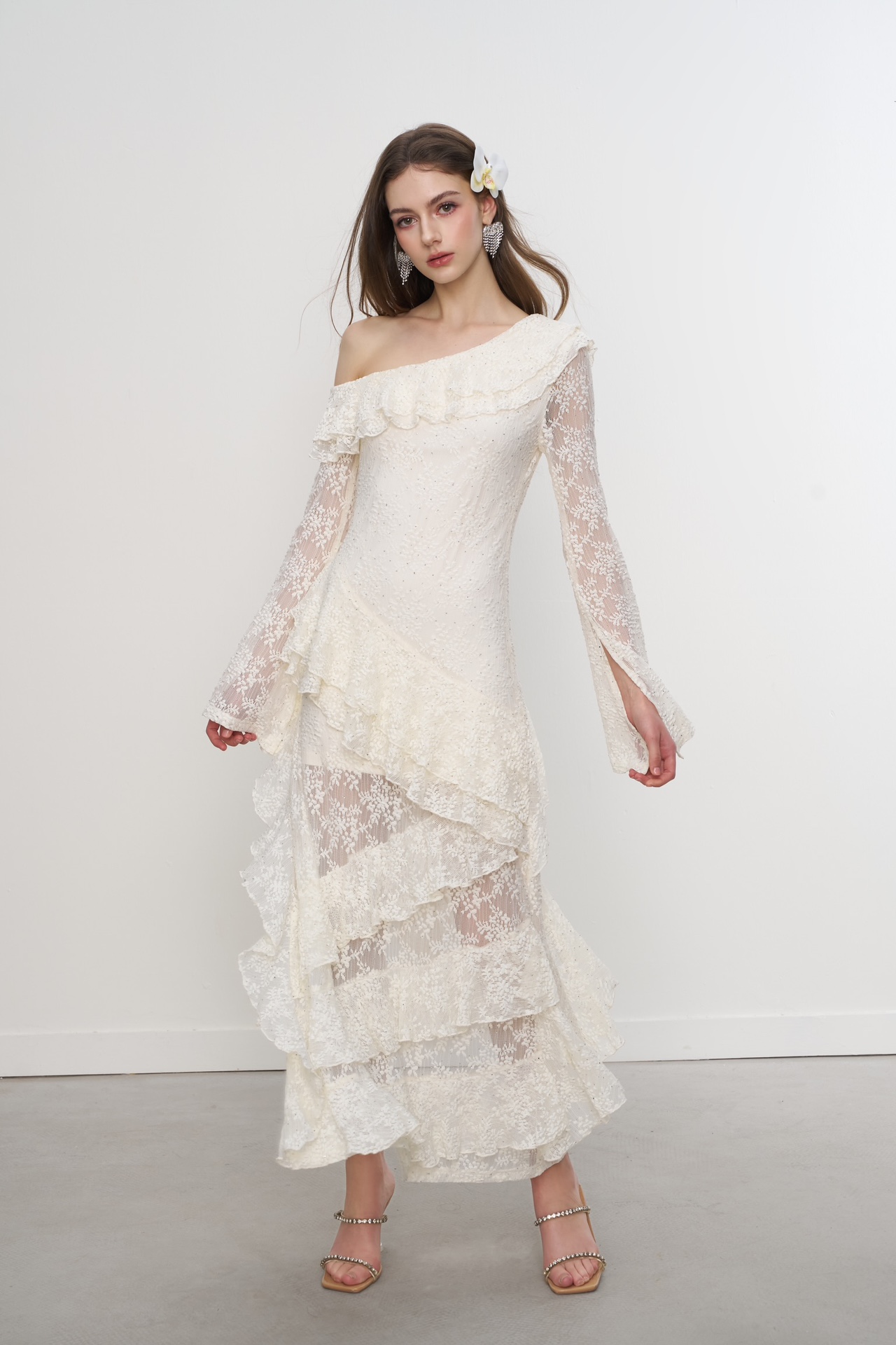 Aimme sparrow 25春夏斜肩荷叶边蛋糕裙时尚优雅气质女裙蕾丝裙